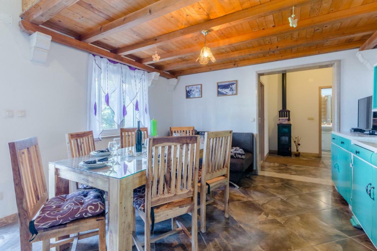 Vila Maslinica Pucisca Exteriör bild