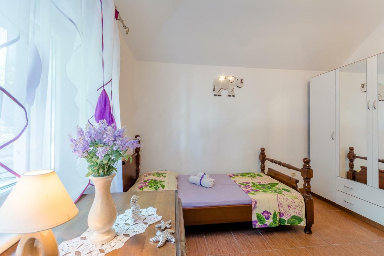 Vila Maslinica Pucisca Exteriör bild