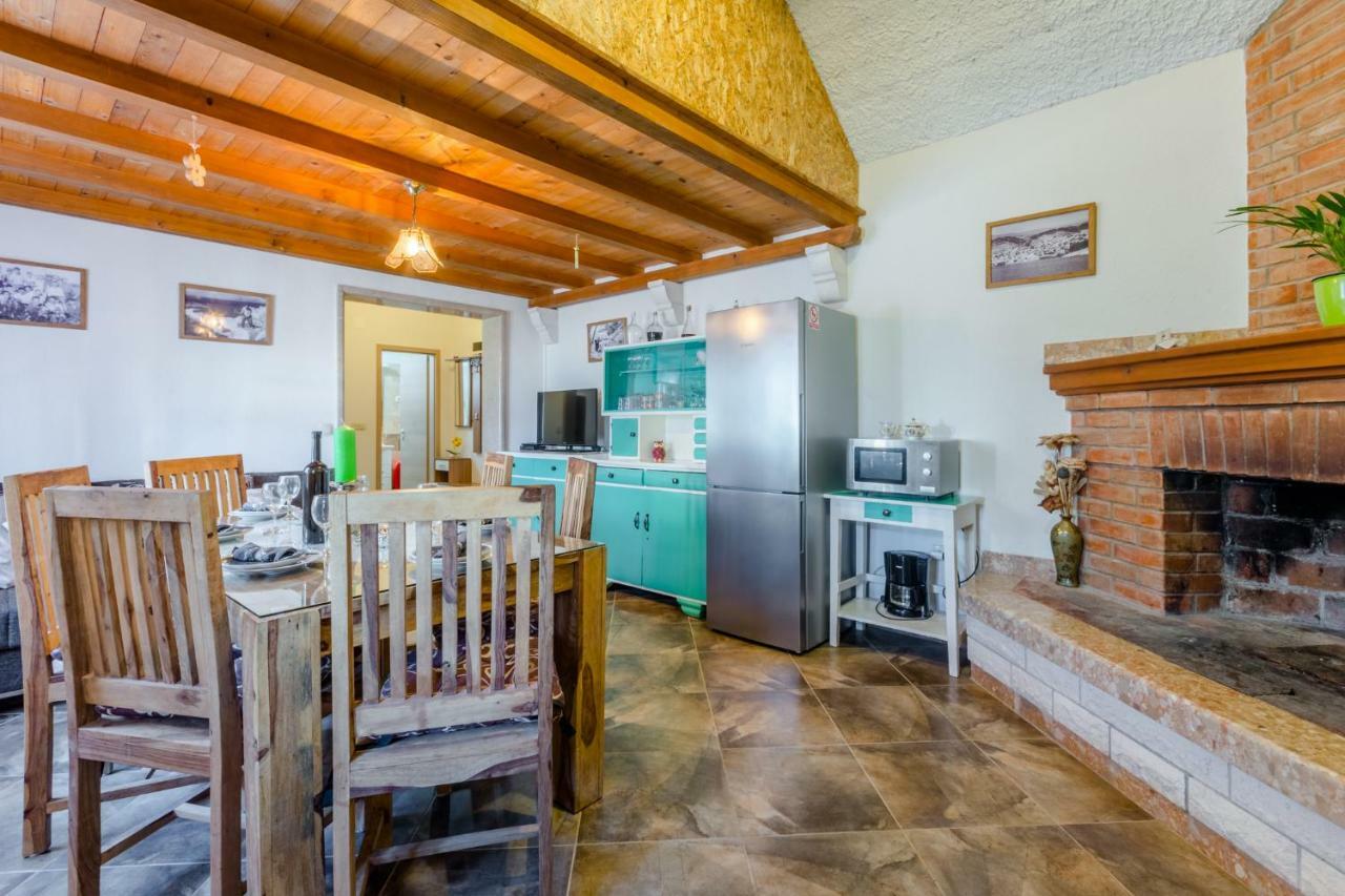Vila Maslinica Pucisca Exteriör bild