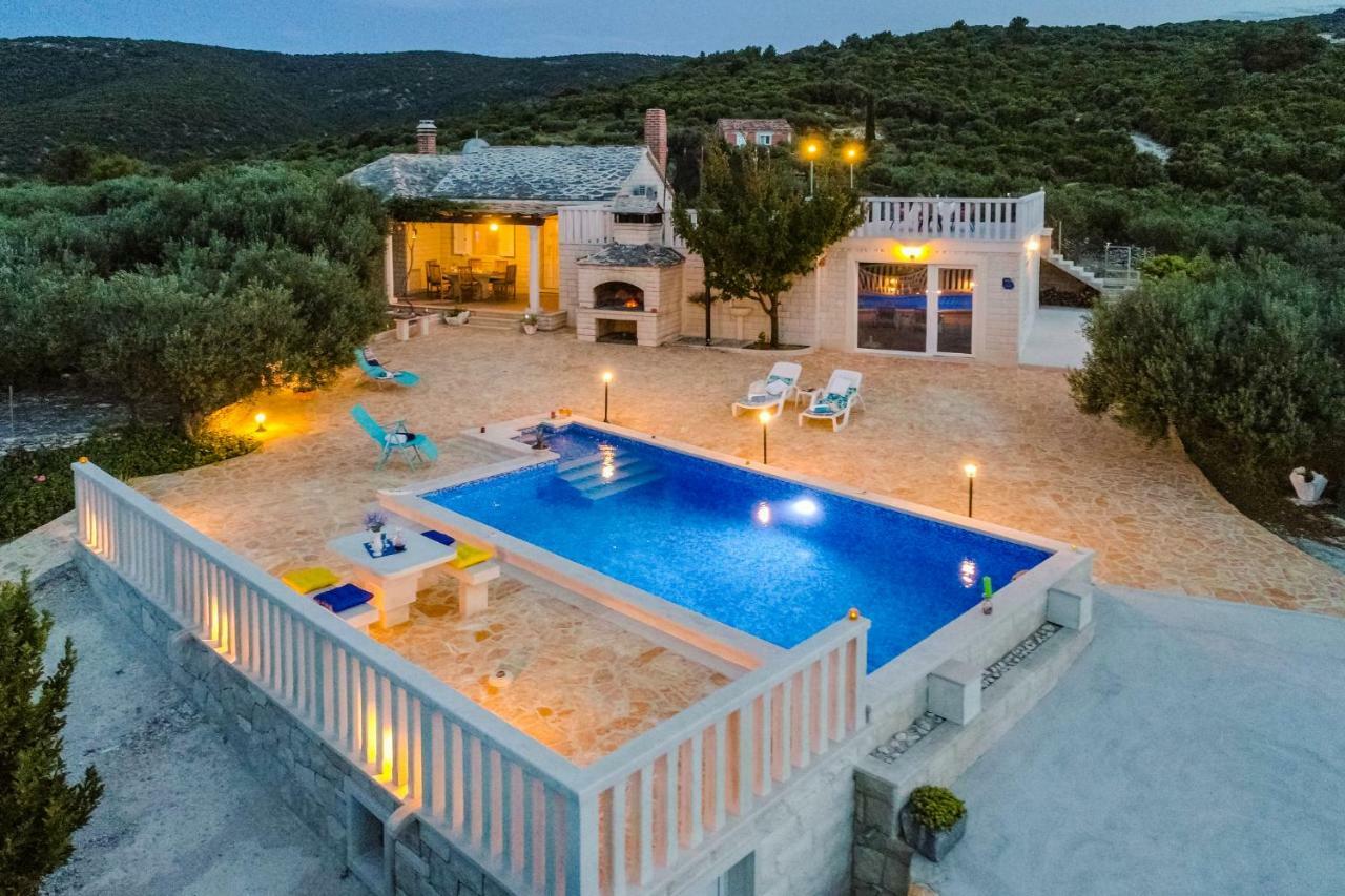 Vila Maslinica Pucisca Exteriör bild