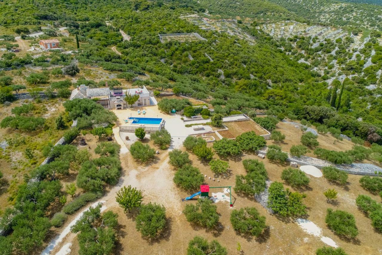 Vila Maslinica Pucisca Exteriör bild