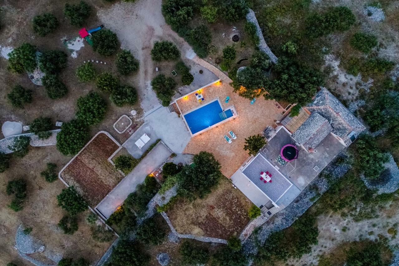 Vila Maslinica Pucisca Exteriör bild
