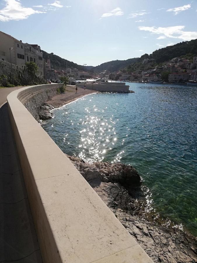 Vila Maslinica Pucisca Exteriör bild